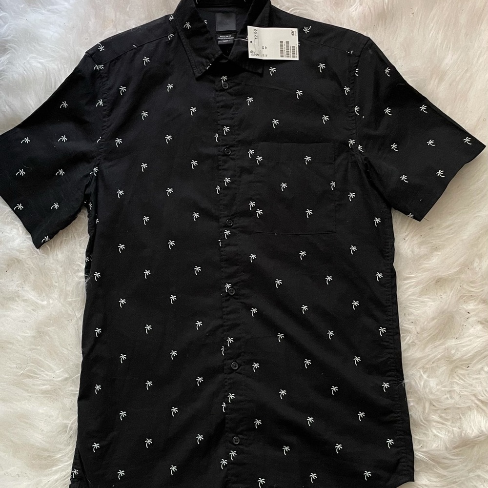 Black button up short sleeve shirt